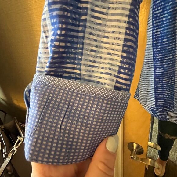 Bugatchi Blue Print Reverse Cuff Button Down Shirt sz M EUC - Picture 3 of 6